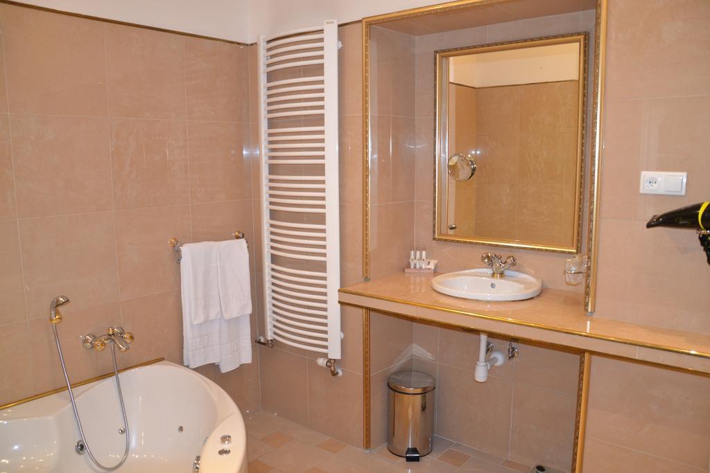 Hotel Bristol Tarnów Dış mekan fotoğraf